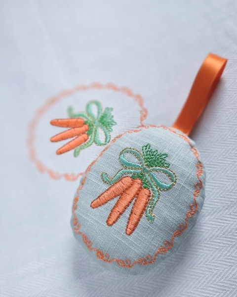 Zawieszka jajko - marchewki